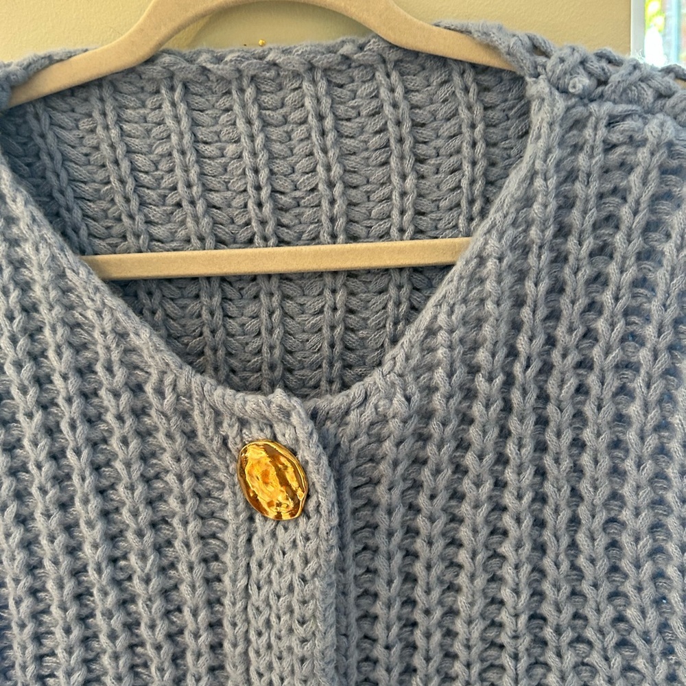 Cropped cute blue knit sweater gold accent buttons Small excellent condition - Picture 3 of 8